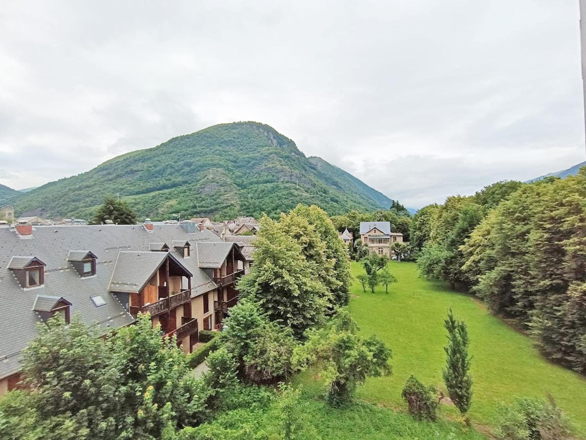Chez Charlotte, T3 Duplex, Vue Montagne, Parking Gratuit, Ascenseur, 4 Personnes Apartamento Bagnères-de-Luchon Exterior foto